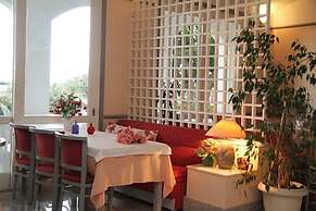 Mantenia Hotel