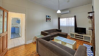 Charles Rasp Motor Inn & Cottages