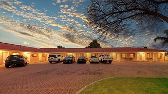 Charles Rasp Motor Inn & Cottages