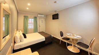 Charles Rasp Motor Inn & Cottages