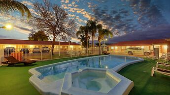 Charles Rasp Motor Inn & Cottages