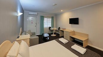 Charles Rasp Motor Inn & Cottages