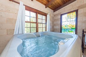 Clarendon Forest Retreat