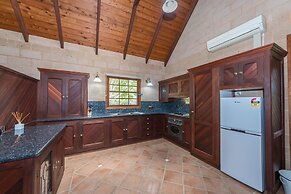 Clarendon Forest Retreat