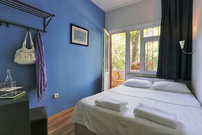 Hush Hostel Lounge