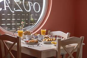 Ouzas Luxury Hotel
