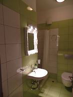 Ouzas Luxury Hotel