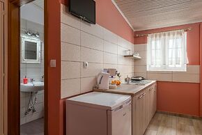Ouzas Luxury Hotel