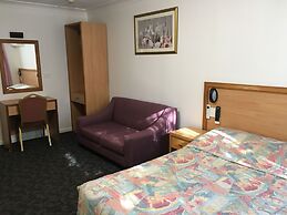 Edgecliff Lodge Motel