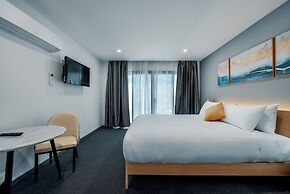 Mollymook Shored Hotel