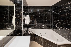 Mollymook Shored Hotel