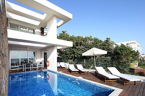 Paradise Cove Beach Villas