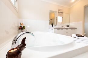 Camelot Boutique Accommodations