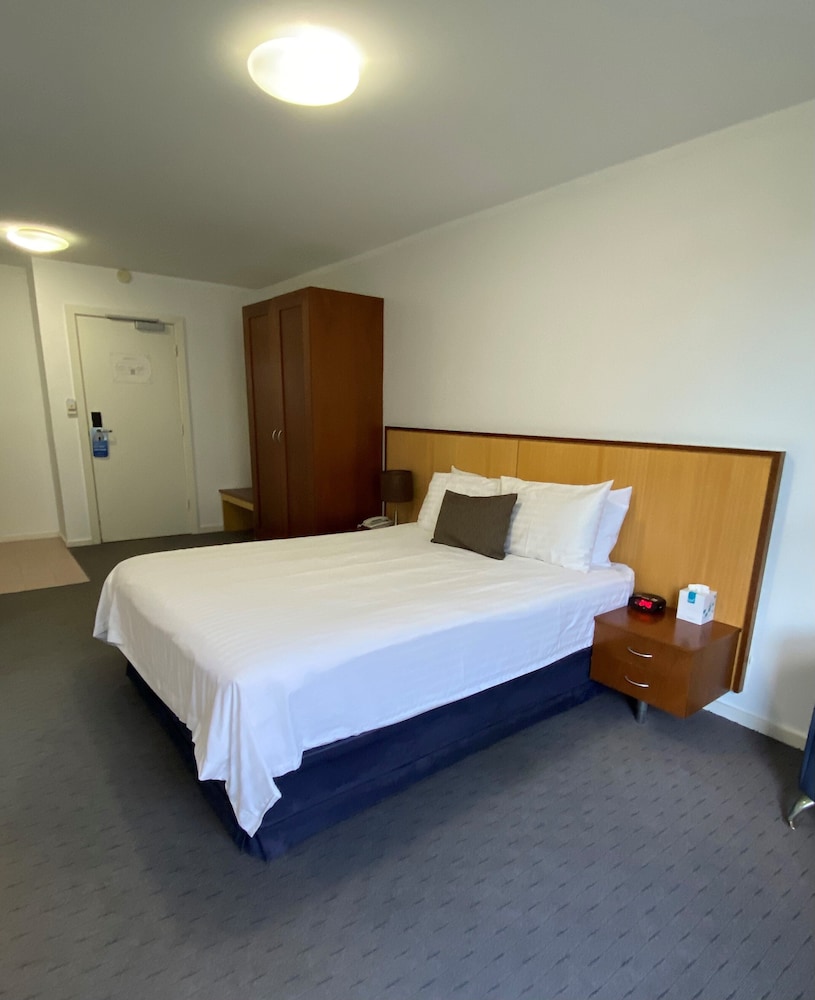 Ocean Beach Hotel