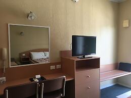 Parkville Motel