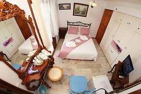 Antik Motel