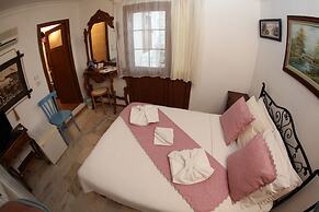 Antik Motel