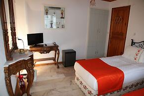 Antik Motel