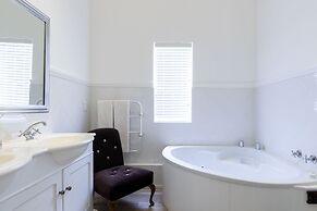 Riverside Boutique Hotel