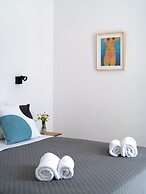 Akrotiri Hotel