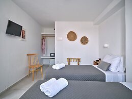 Akrotiri Hotel