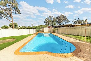 Parkview Motor Inn Parkes