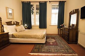 Leura House