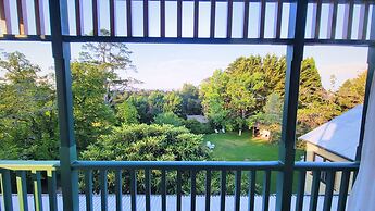 Leura House