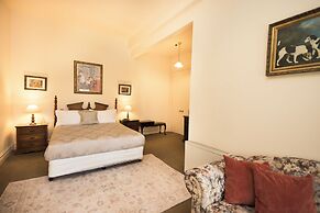 Leura House