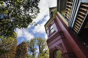 Leura House