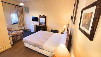 Leura House