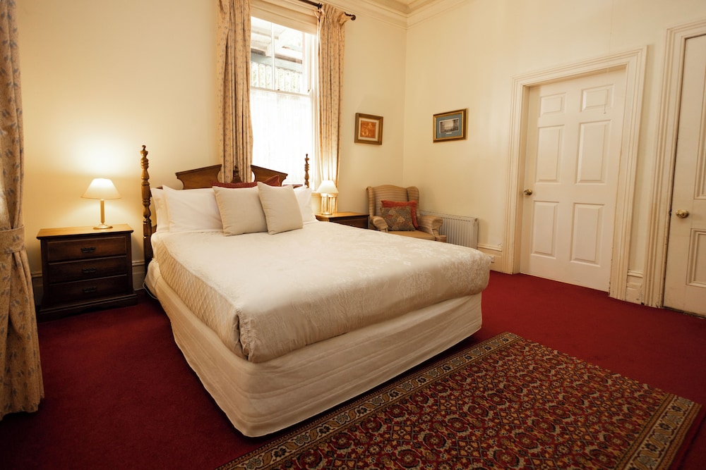 Leura House