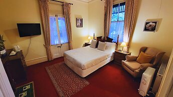 Leura House