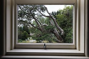 Leura House