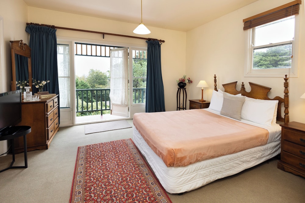 Leura House