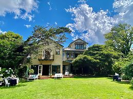 Leura House