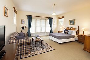 Leura House