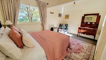 Leura House
