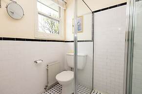 Leura House