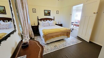 Leura House