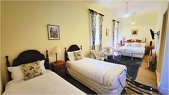 Leura House
