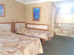 Lake Front Motel
