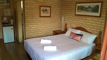 Lake Front Motel