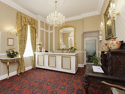 The Elmington Hotel