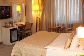 Park Royal Hotel