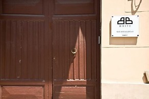 B&B White