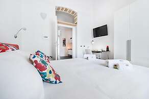 B&B White