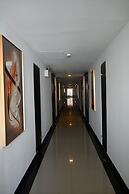 Boss Suites Nana Hotel