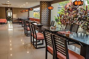 Boss Suites Nana Hotel