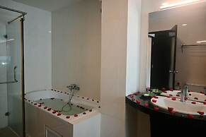 Boss Suites Nana Hotel